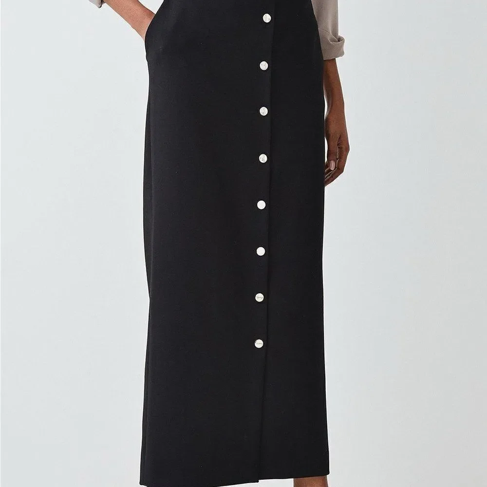 Chic Black Button-Down Skirt